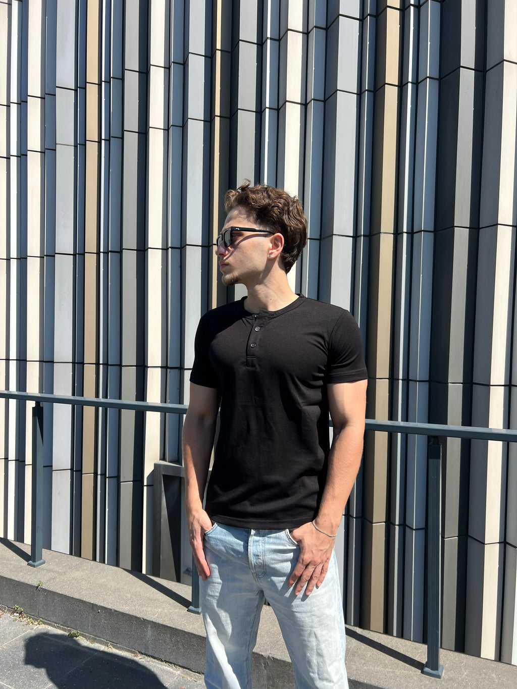 Siyah Henley Yaka Tshirt