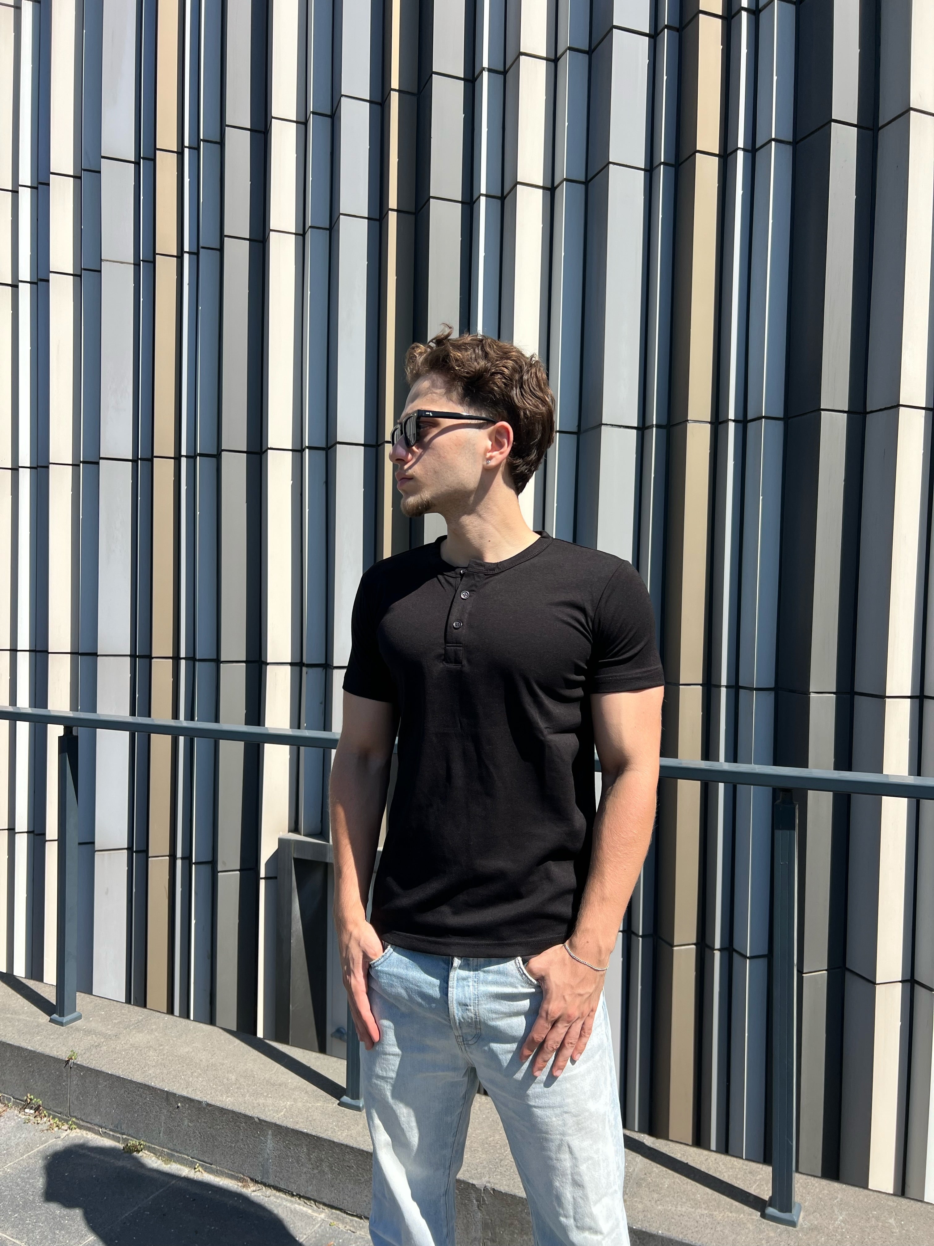 Siyah Henley Yaka Tshirt