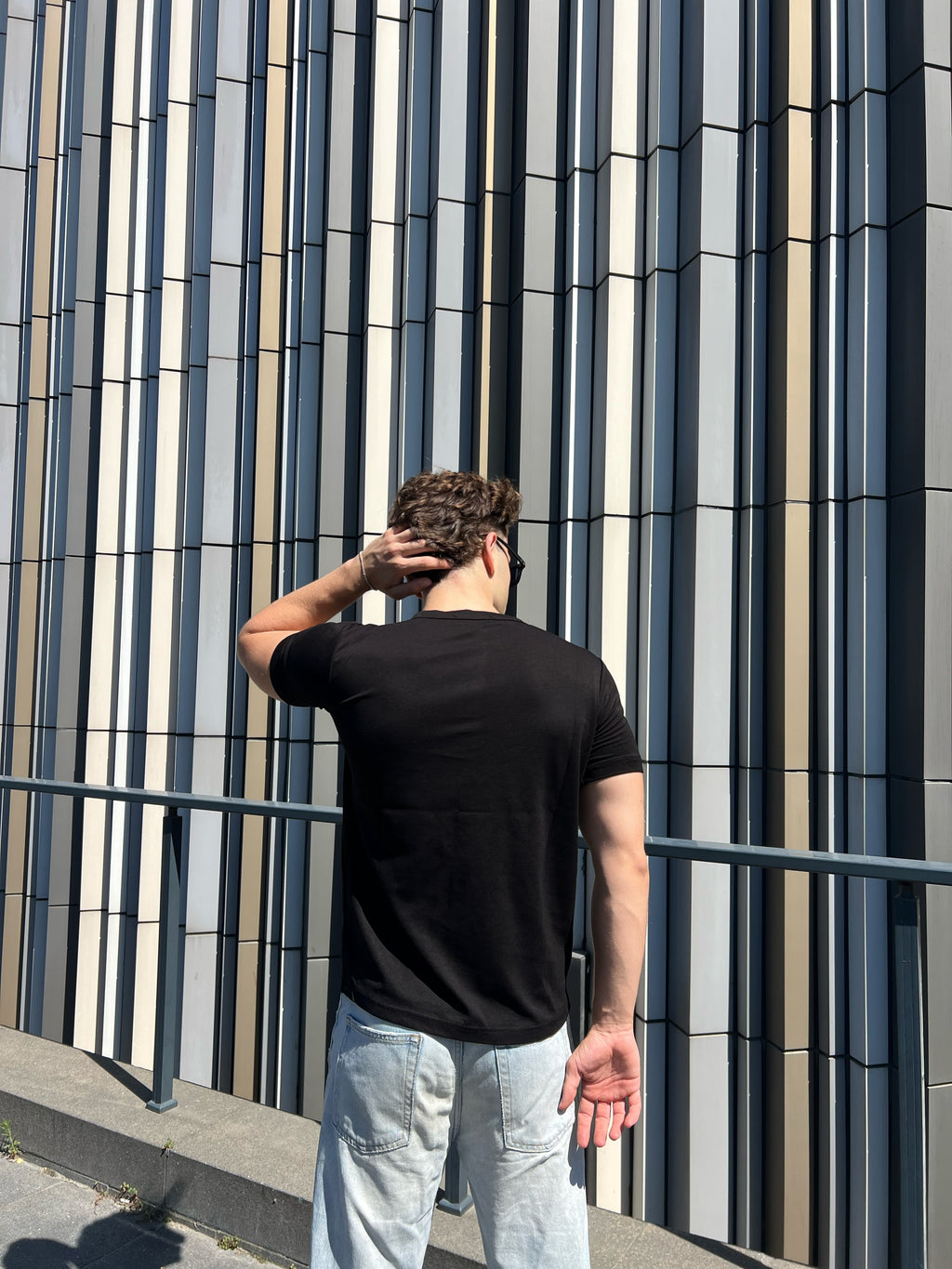 Siyah Henley Yaka Tshirt