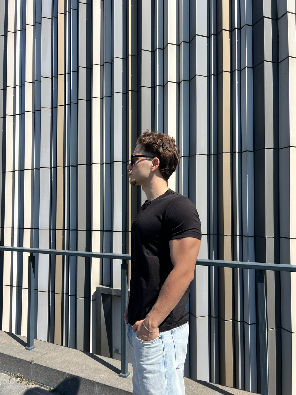 Siyah Henley Yaka Tshirt